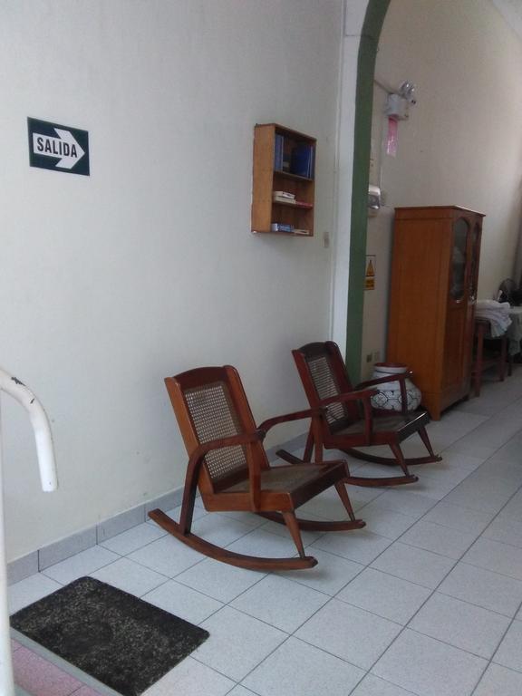 Hostal El Colibri Ікітос Екстер'єр фото