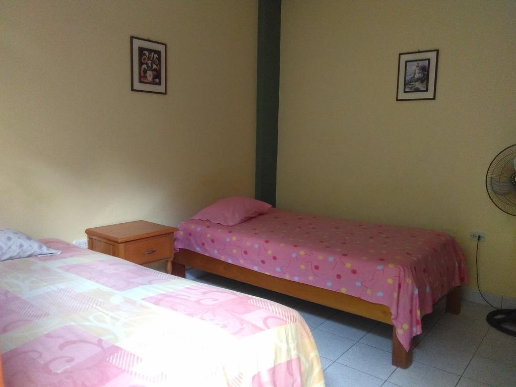 Hostal El Colibri Ікітос Номер фото