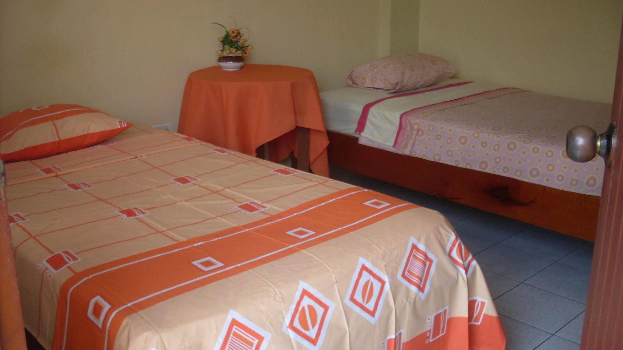 Hostal El Colibri Ікітос Екстер'єр фото