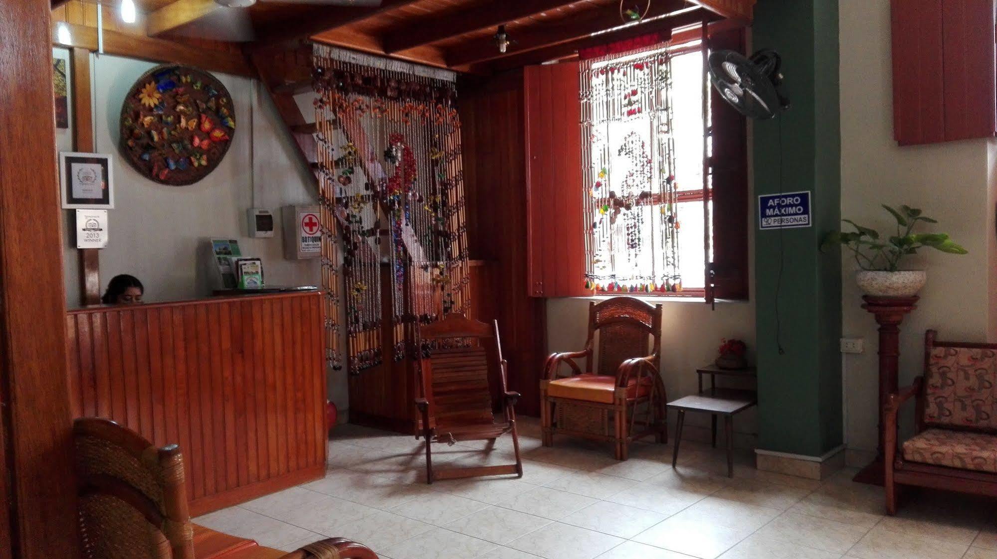 Hostal El Colibri Ікітос Екстер'єр фото