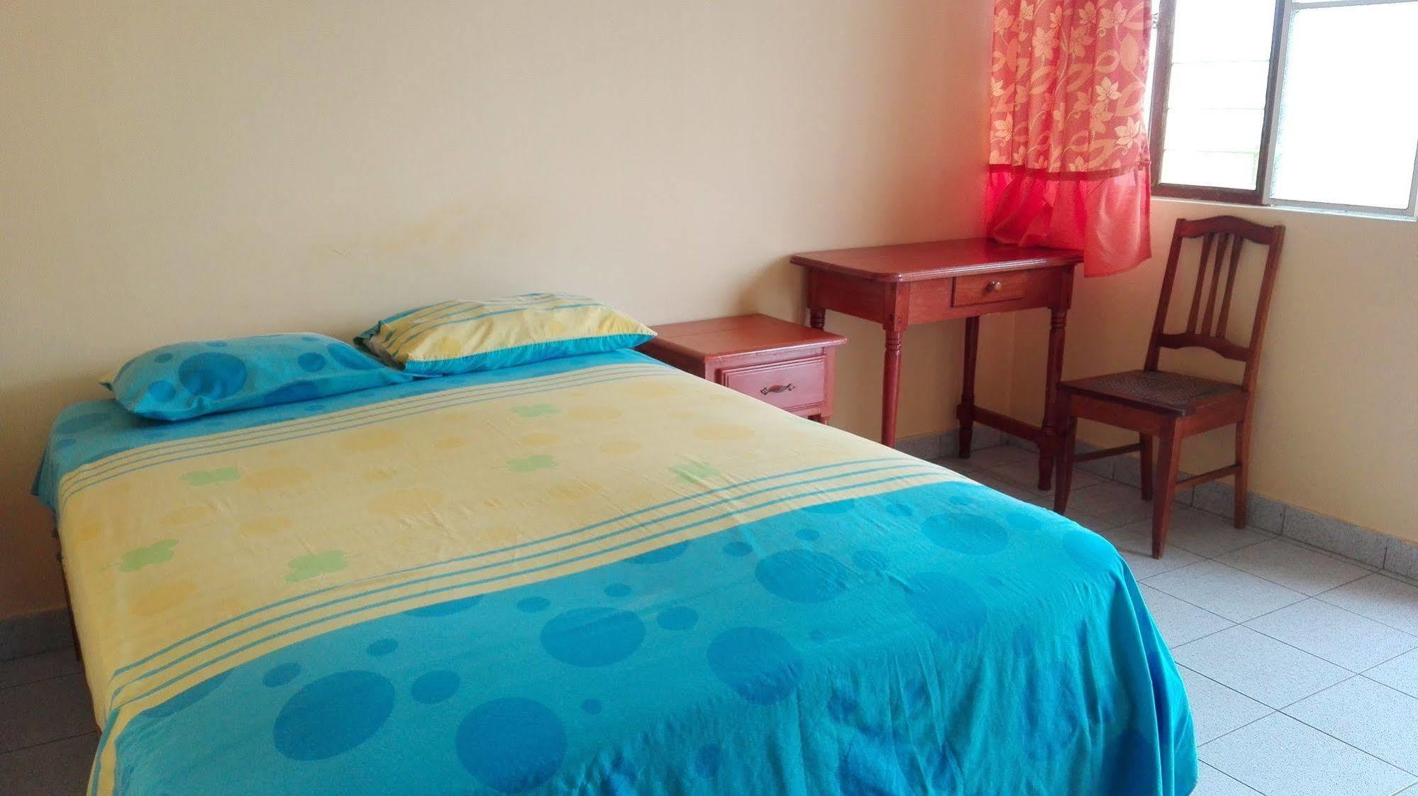 Hostal El Colibri Ікітос Екстер'єр фото