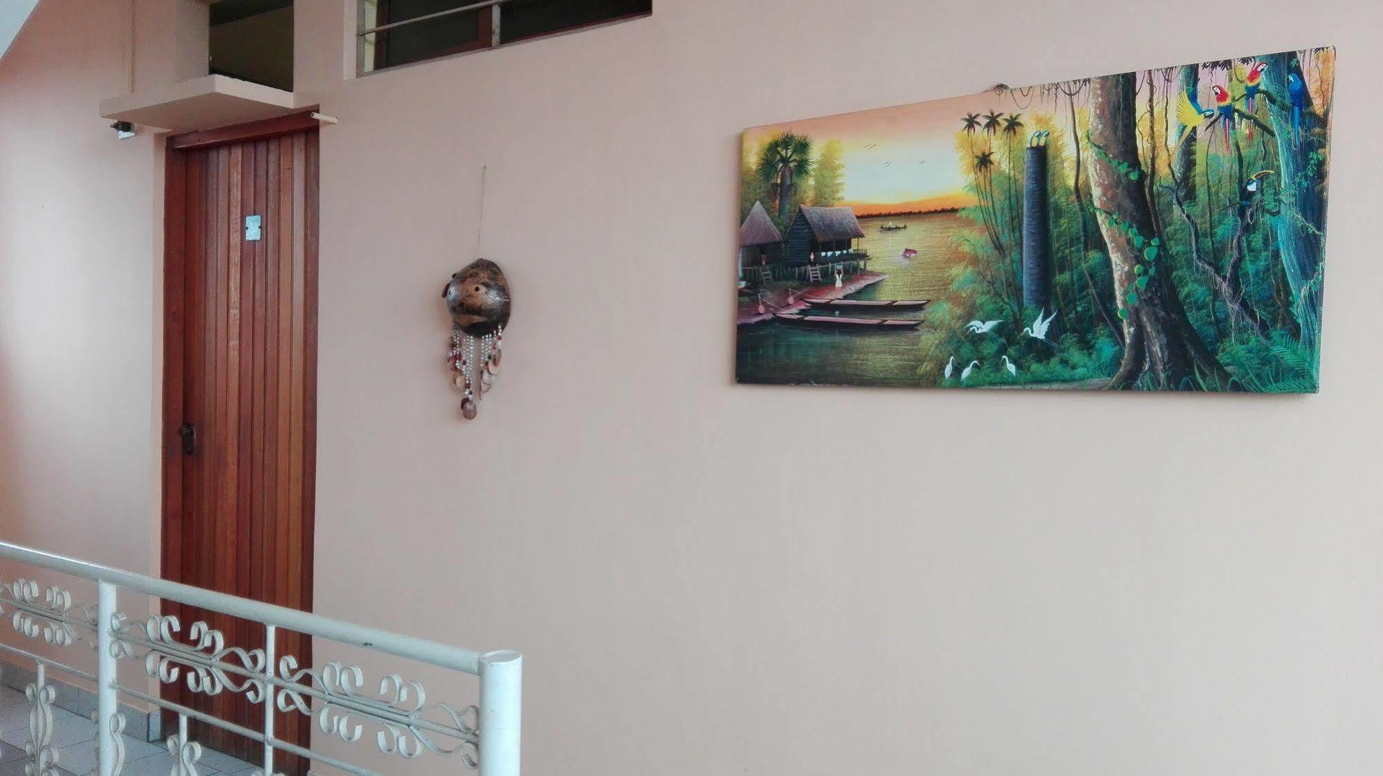 Hostal El Colibri Ікітос Екстер'єр фото